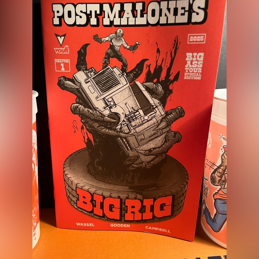 Post Malone Lot - includes a tour book & 2 Canes collaboration cups ! - Picture 5 of 11